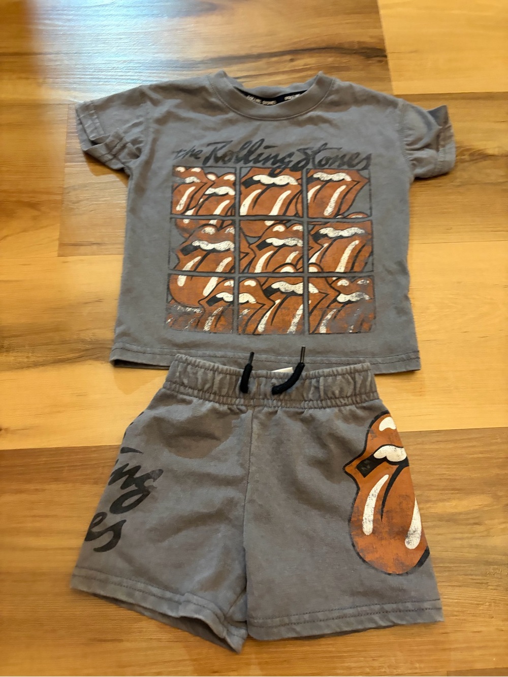 The Rolling Stones Kids Gray Graphic Tee & Shorts Set with Tongue Print